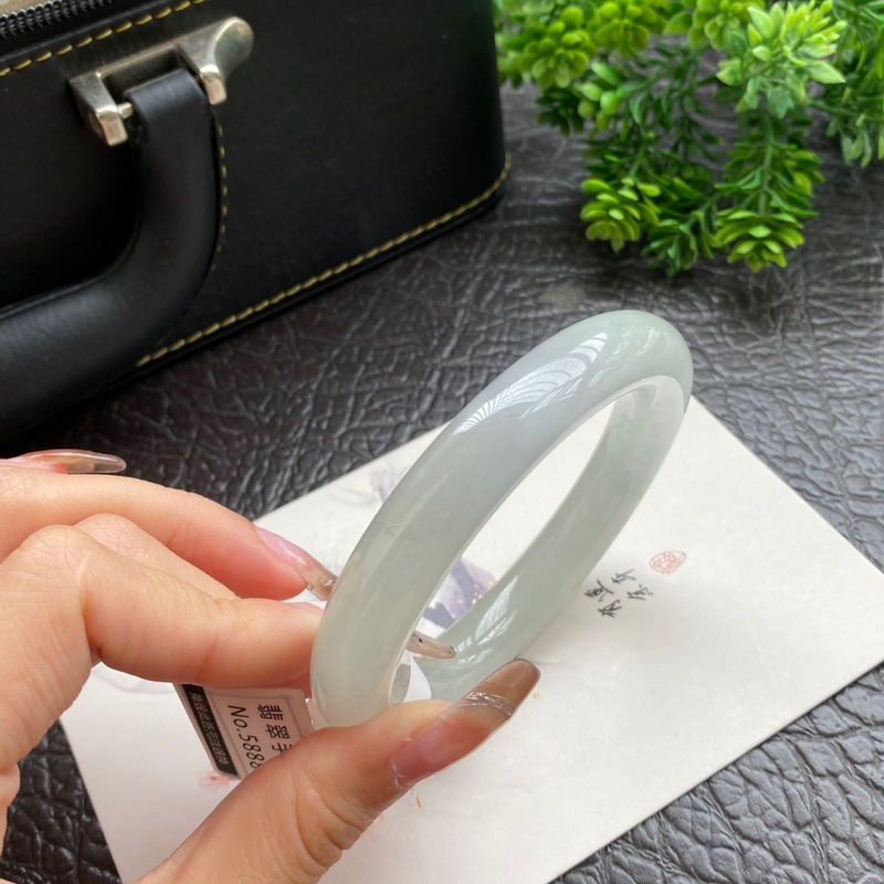 สร้อยข้อมือหยกพม่าสำหรับผู้หญิ - Lighting บทวิจารณ์และราคา